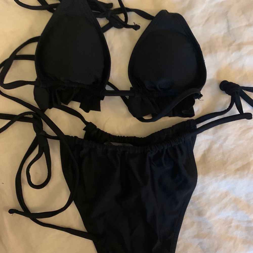 Black string set